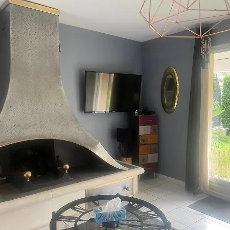 Ello Happiness Place To Be In Pau